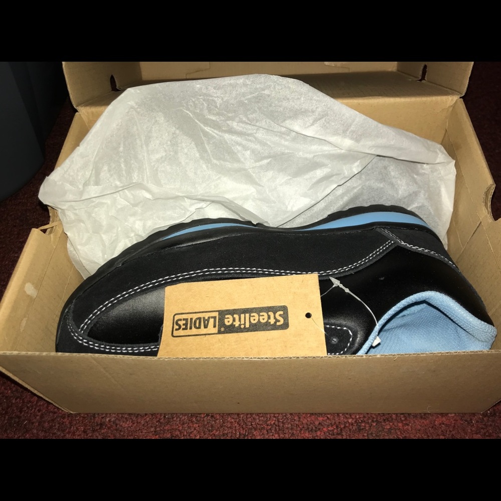 Shoes - Picture 2 of 7